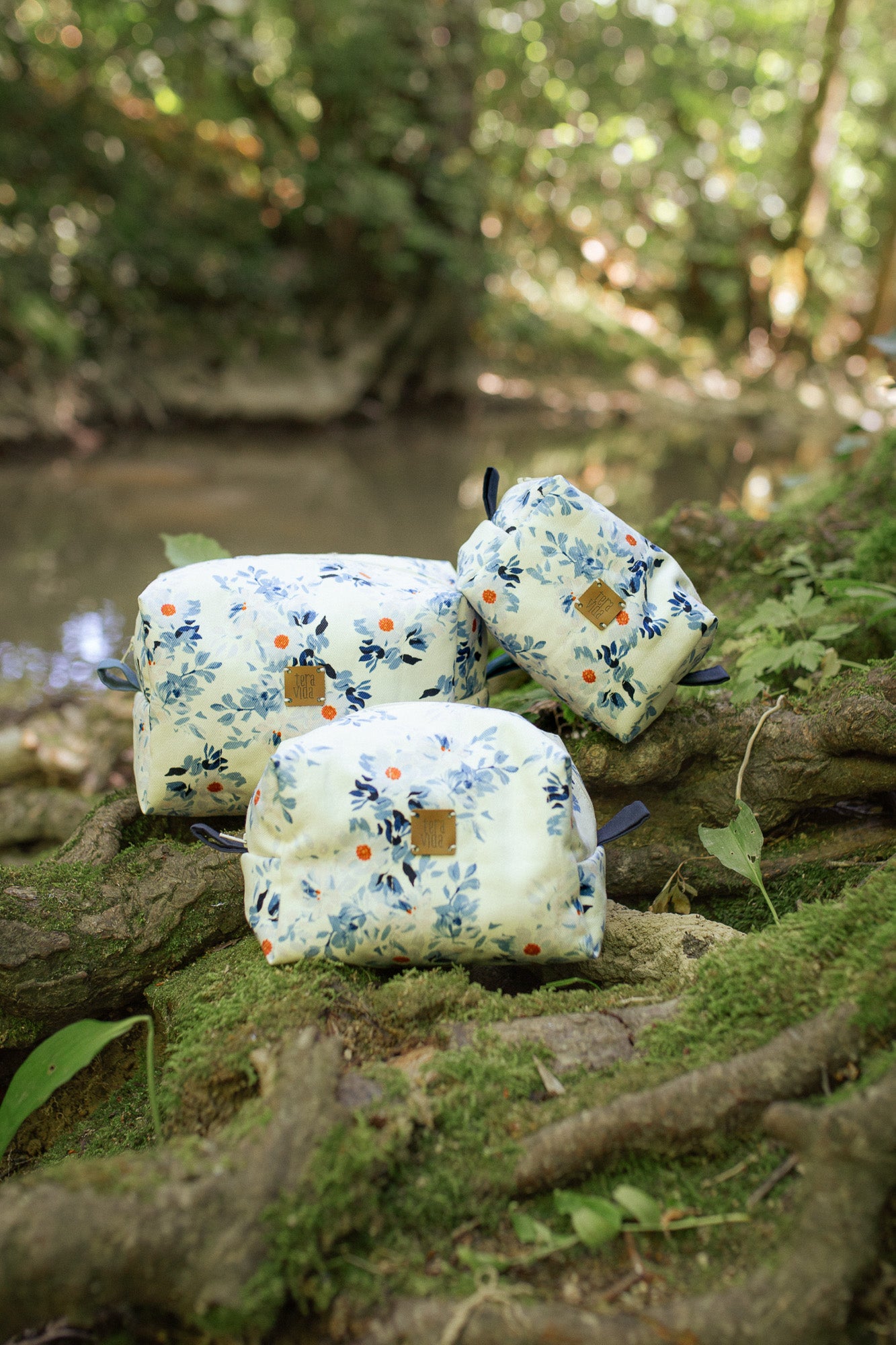 Blue Daisy Meadow Pouch